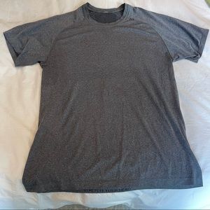 Lululemon Men’s Metal Vent Tech Short Sleeve Workout Shirt
- Large